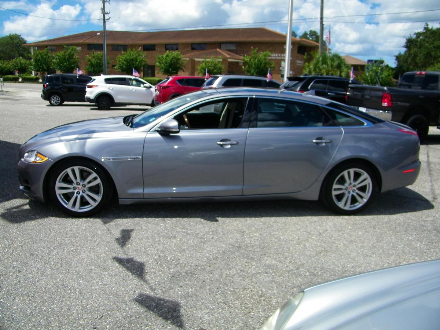 2014 /Black Jaguar XJ-Series XJL Portfolio (SAJWA2GZXE8) with an 3.0L V6 DOHC 24V FFV engine, 8-Speed Automatic transmission, located at 4000 Bee Ridge Road, Sarasota, FL, 34233, (941) 926-0300, 27.298664, -82.489151 - Photo#1