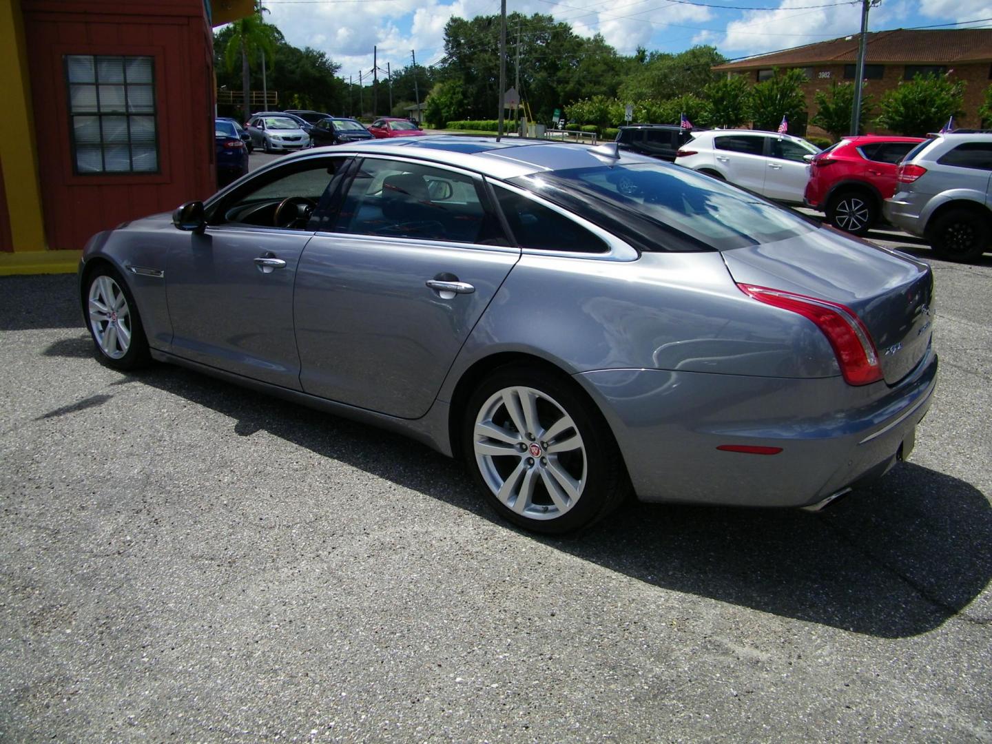 2014 /Black Jaguar XJ-Series XJL Portfolio (SAJWA2GZXE8) with an 3.0L V6 DOHC 24V FFV engine, 8-Speed Automatic transmission, located at 4000 Bee Ridge Road, Sarasota, FL, 34233, (941) 926-0300, 27.298664, -82.489151 - Photo#3