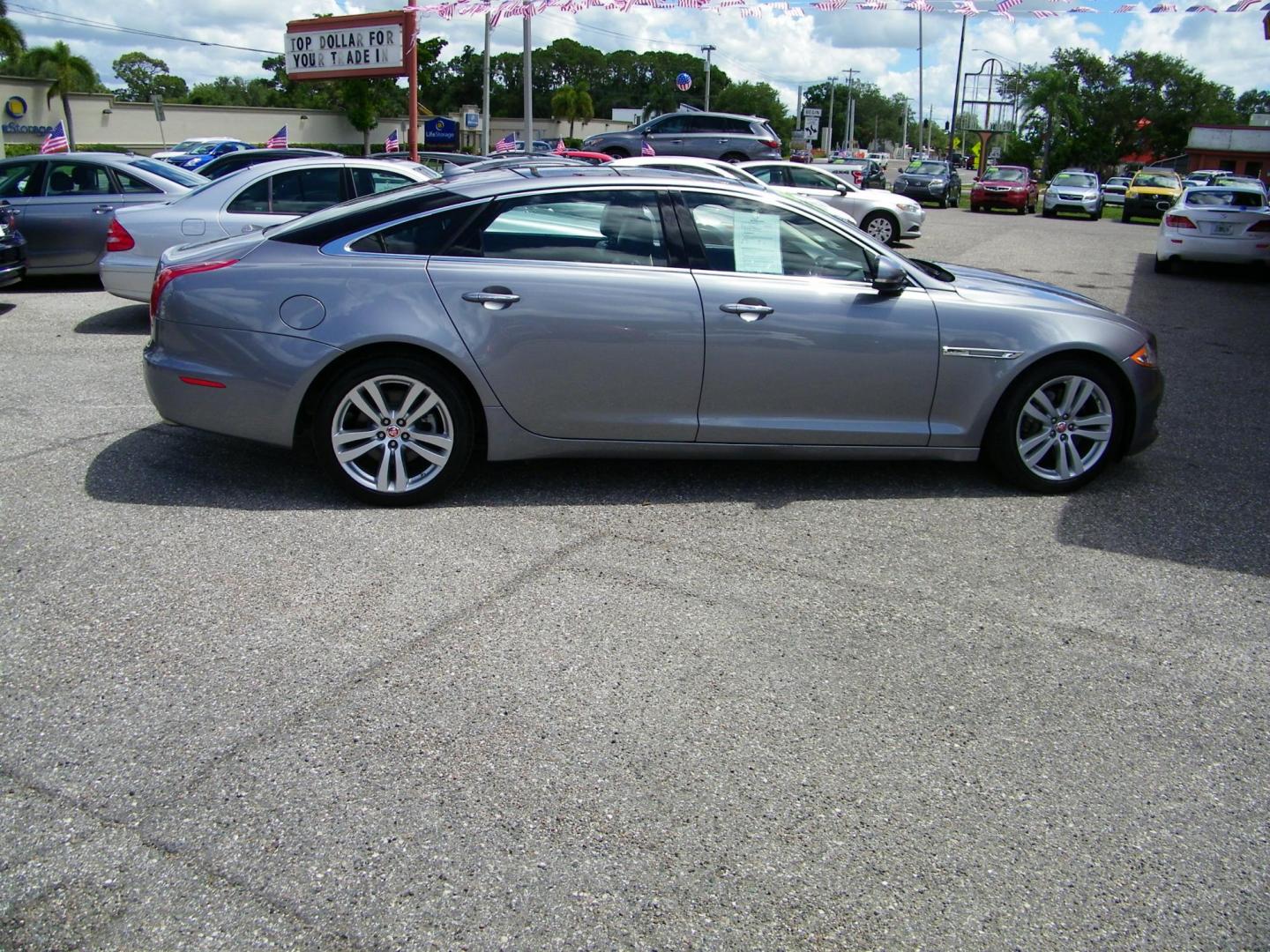 2014 /Black Jaguar XJ-Series XJL Portfolio (SAJWA2GZXE8) with an 3.0L V6 DOHC 24V FFV engine, 8-Speed Automatic transmission, located at 4000 Bee Ridge Road, Sarasota, FL, 34233, (941) 926-0300, 27.298664, -82.489151 - Photo#8