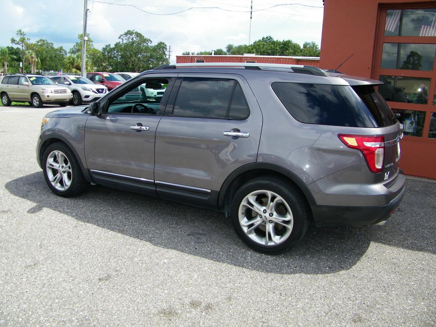 2014 Grey /Black Ford Explorer Limited FWD (1FM5K7F83EG) with an 3.5L V6 DOHC 24V engine, 6-Speed Automatic transmission, located at 4000 Bee Ridge Road, Sarasota, FL, 34233, (941) 926-0300, 27.298664, -82.489151 - Photo#2