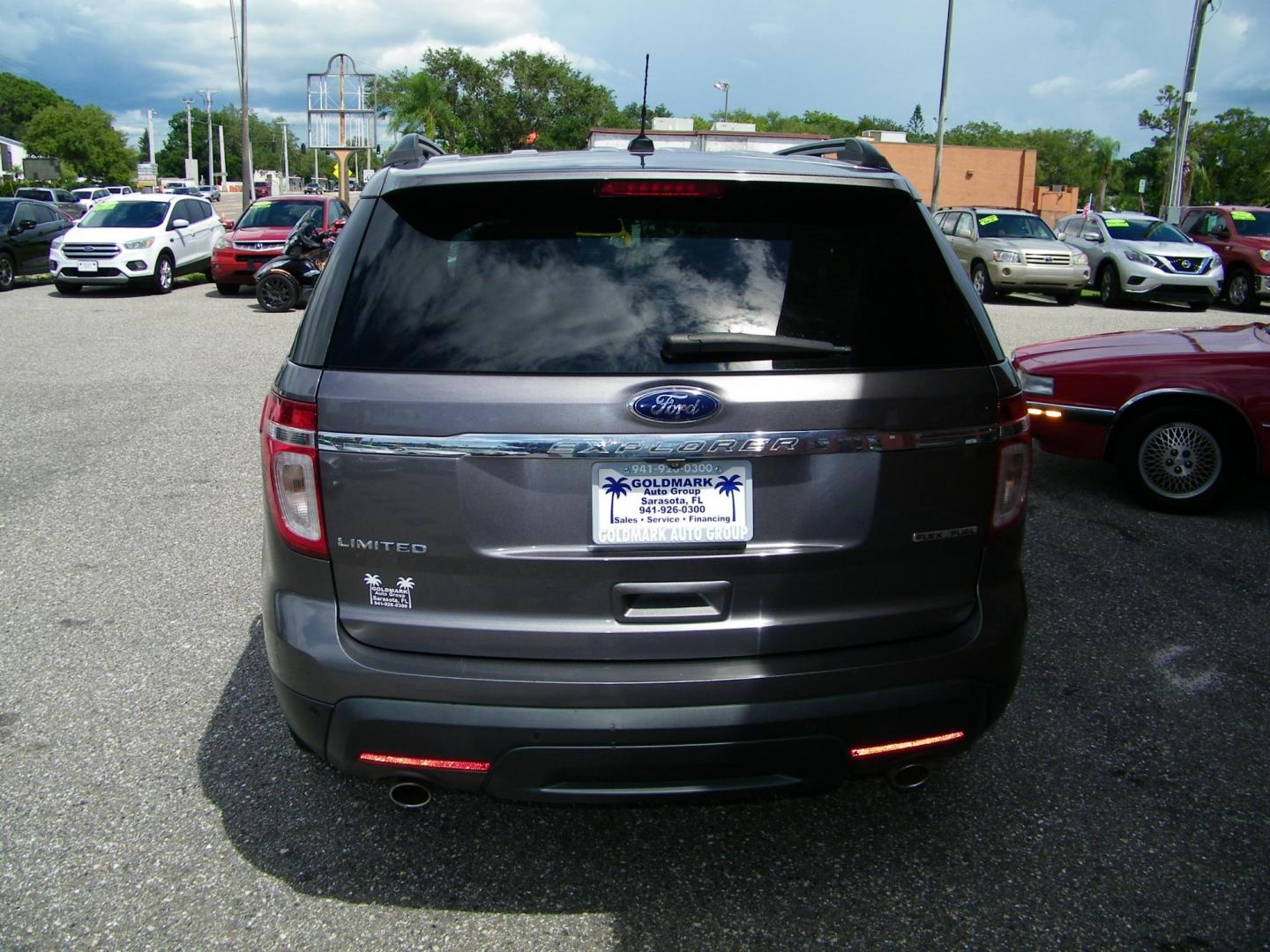 2014 Grey /Black Ford Explorer Limited FWD (1FM5K7F83EG) with an 3.5L V6 DOHC 24V engine, 6-Speed Automatic transmission, located at 4000 Bee Ridge Road, Sarasota, FL, 34233, (941) 926-0300, 27.298664, -82.489151 - Photo#3