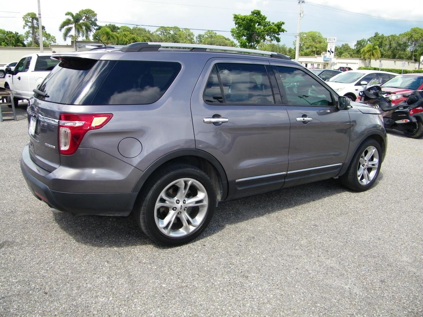 2014 Grey /Black Ford Explorer Limited FWD (1FM5K7F83EG) with an 3.5L V6 DOHC 24V engine, 6-Speed Automatic transmission, located at 4000 Bee Ridge Road, Sarasota, FL, 34233, (941) 926-0300, 27.298664, -82.489151 - Photo#7