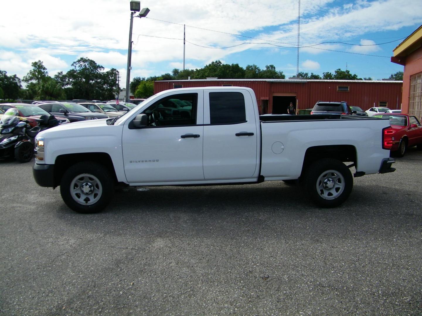 2017 White /Grey Chevrolet Silverado 1500 Work Truck Double Cab 2WD (1GCRCNEH3HZ) with an 4.3L V6 OHV 12V engine, 6A transmission, located at 4000 Bee Ridge Road, Sarasota, FL, 34233, (941) 926-0300, 27.298664, -82.489151 - Photo#10