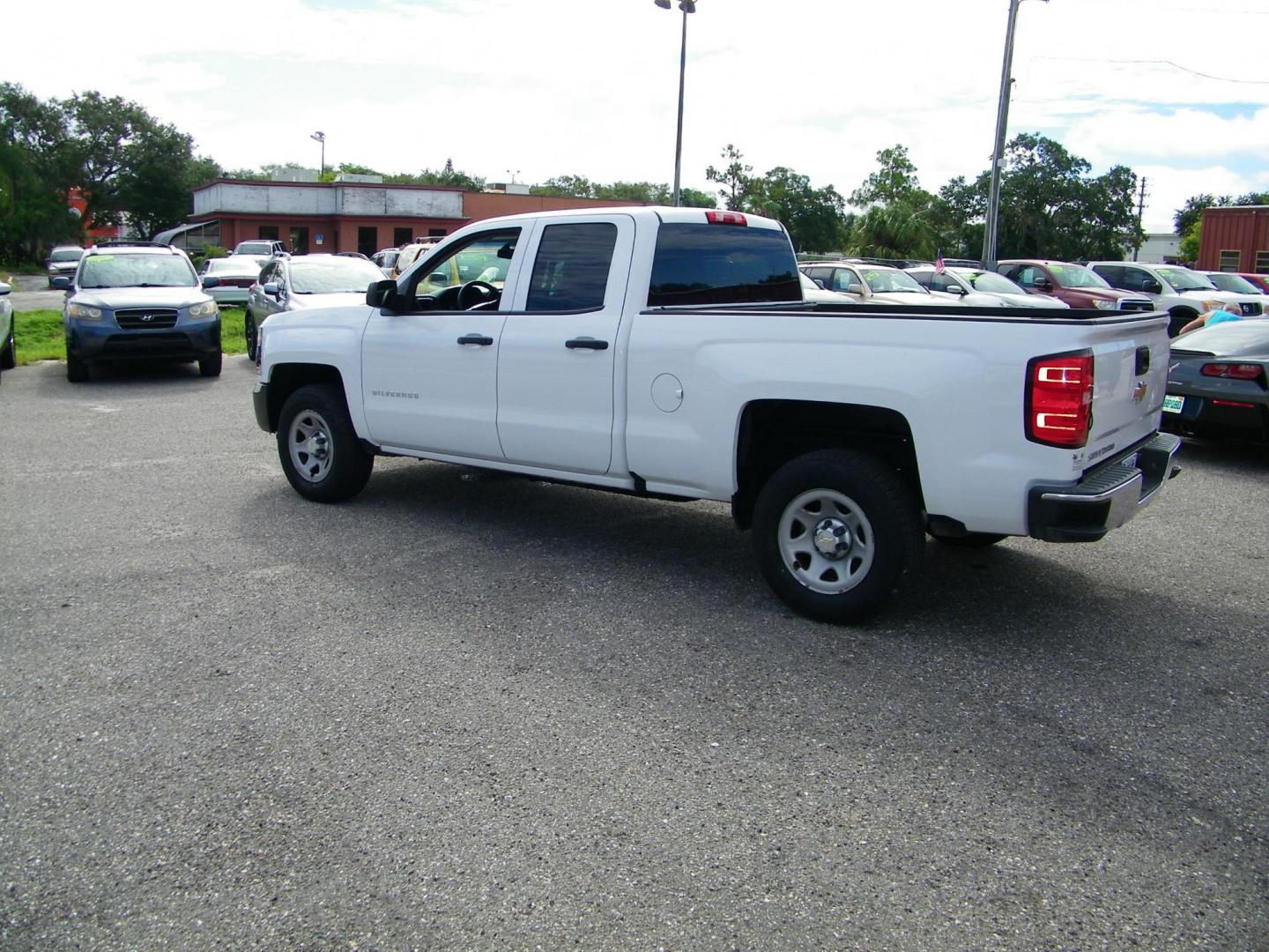 2017 White /Grey Chevrolet Silverado 1500 Work Truck Double Cab 2WD (1GCRCNEH3HZ) with an 4.3L V6 OHV 12V engine, 6A transmission, located at 4000 Bee Ridge Road, Sarasota, FL, 34233, (941) 926-0300, 27.298664, -82.489151 - Photo#11