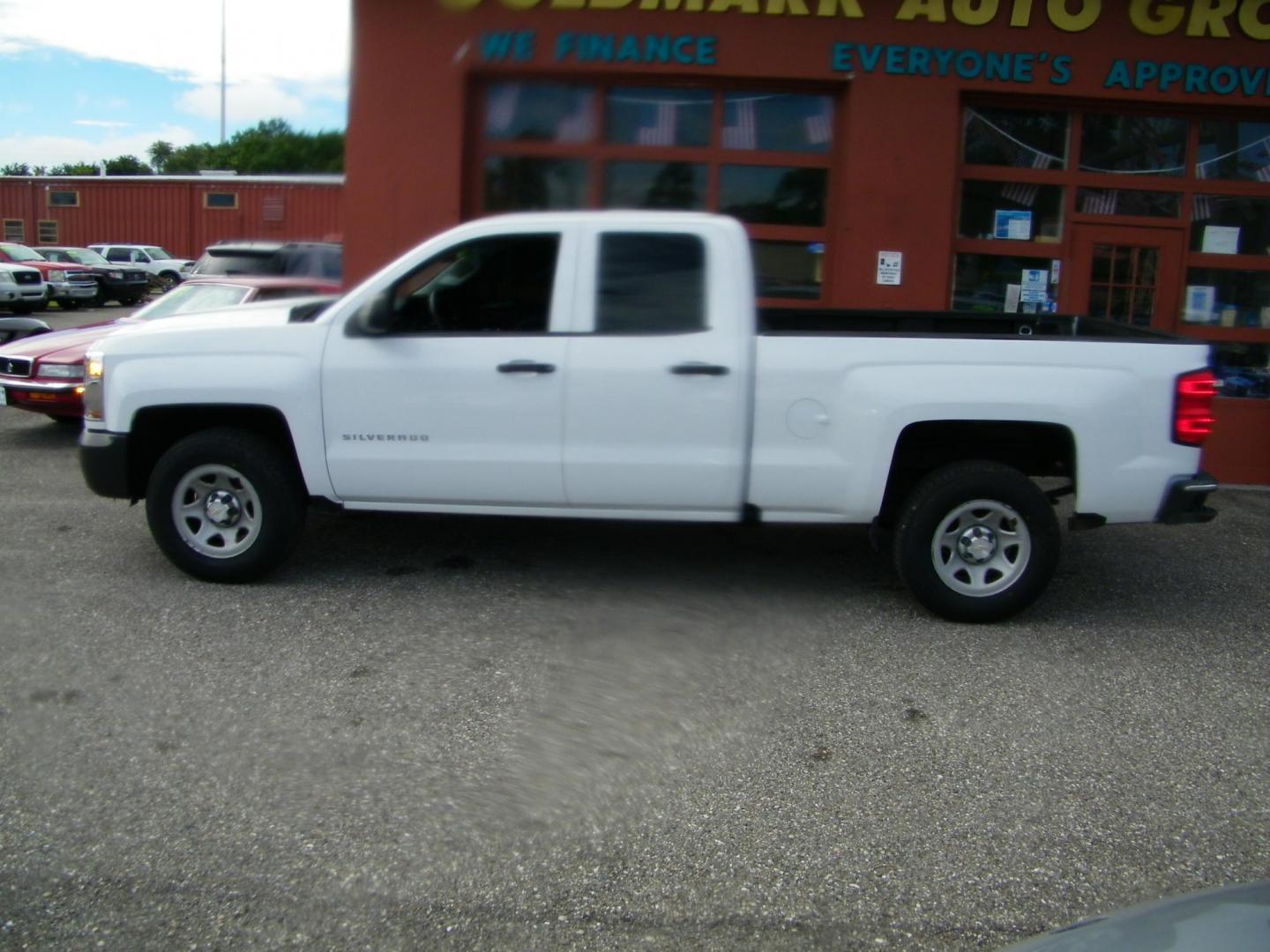 2017 White /Grey Chevrolet Silverado 1500 Work Truck Double Cab 2WD (1GCRCNEH3HZ) with an 4.3L V6 OHV 12V engine, 6A transmission, located at 4000 Bee Ridge Road, Sarasota, FL, 34233, (941) 926-0300, 27.298664, -82.489151 - Photo#2