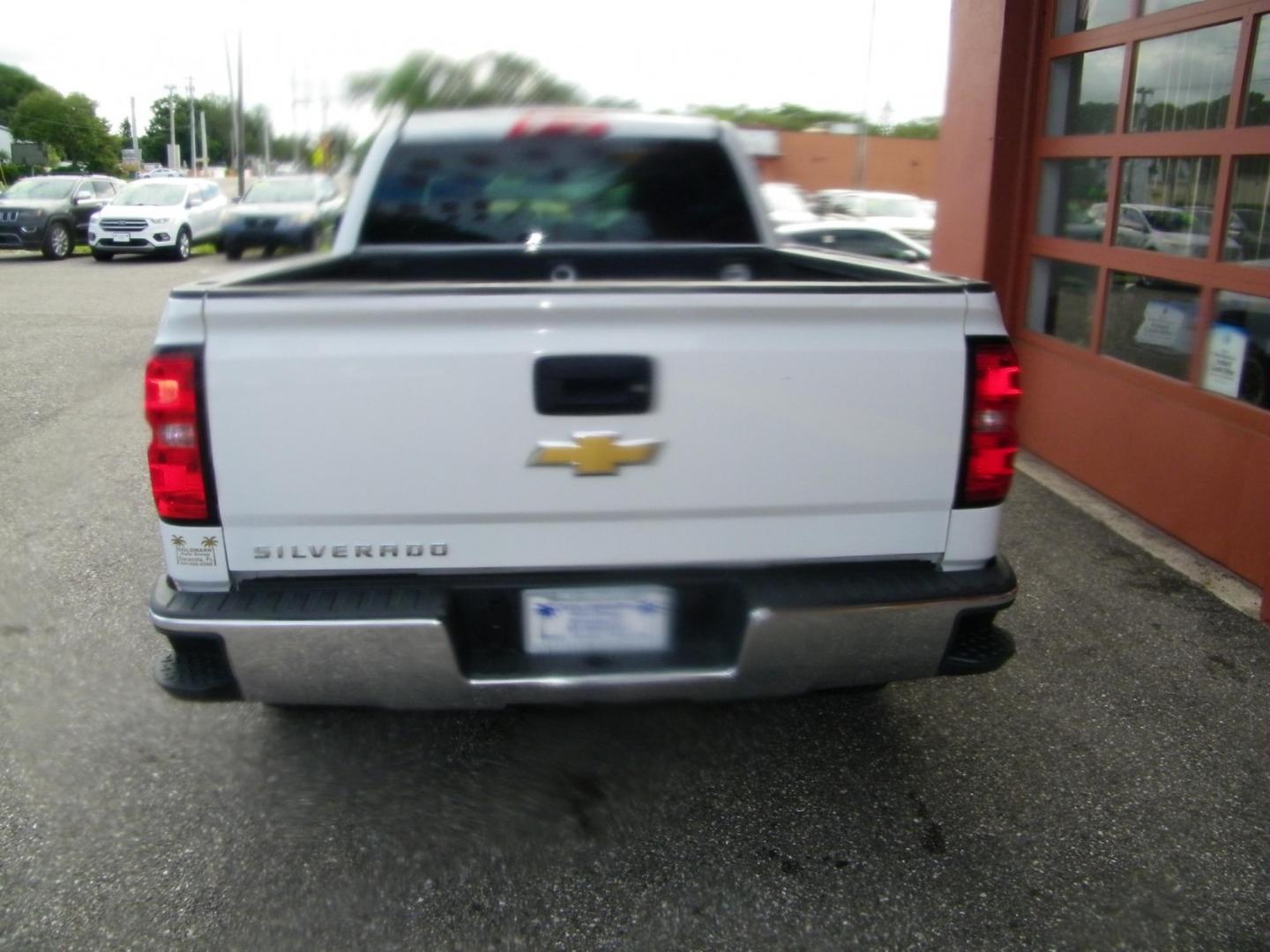 2017 White /Grey Chevrolet Silverado 1500 Work Truck Double Cab 2WD (1GCRCNEH3HZ) with an 4.3L V6 OHV 12V engine, 6A transmission, located at 4000 Bee Ridge Road, Sarasota, FL, 34233, (941) 926-0300, 27.298664, -82.489151 - Photo#5