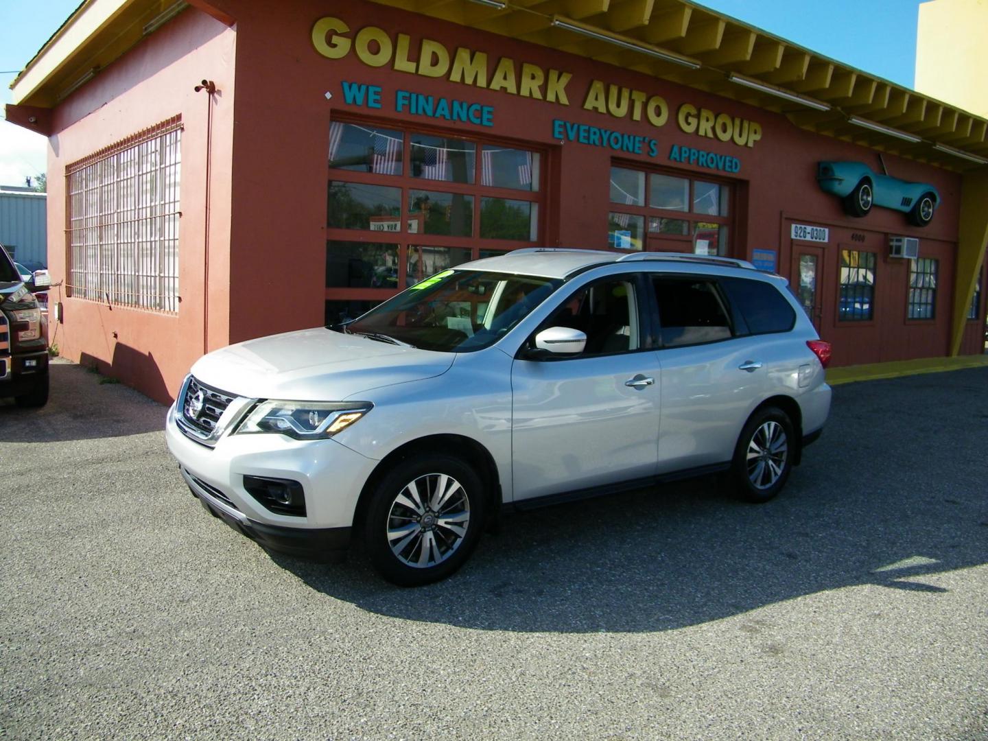 2018 Silver /Black Nissan Pathfinder SV (5N1DR2MN4JC) with an 3.5L V6 engine, Automatic transmission, located at 4000 Bee Ridge Road, Sarasota, FL, 34233, (941) 926-0300, 27.298664, -82.489151 - Photo#0