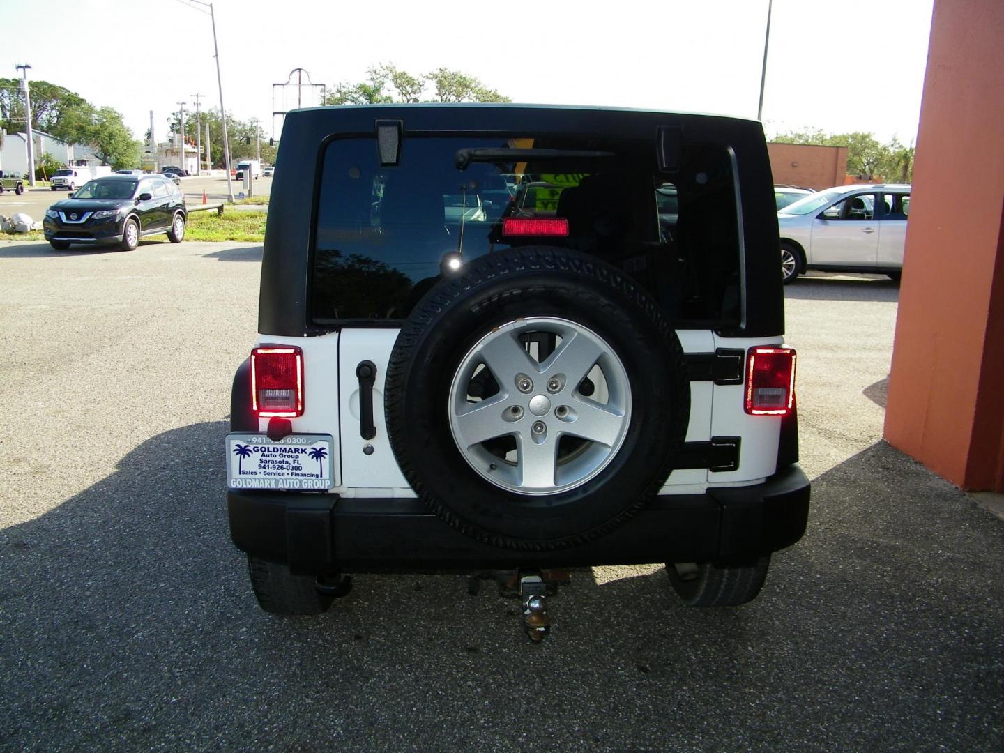 2015 White /Black Jeep Wrangler Unlimited Sport 4WD (1C4BJWDG4FL) with an 3.6L V6 DOHC 24V FFV engine, Automatic transmission, located at 4000 Bee Ridge Road, Sarasota, FL, 34233, (941) 926-0300, 27.298664, -82.489151 - Photo#3