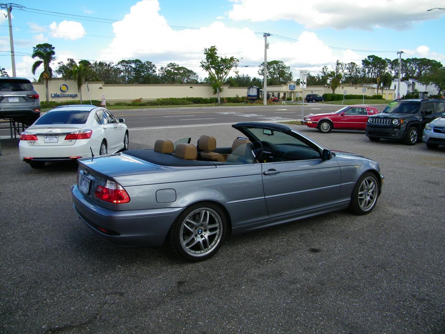 2006 Blue /Beige BMW 3-Series 330Ci convertible (WBABW534X6P) with an 3.0L L6 DOHC 24V engine, Automatic transmission, located at 4000 Bee Ridge Road, Sarasota, FL, 34233, (941) 926-0300, 27.298664, -82.489151 - Photo#6