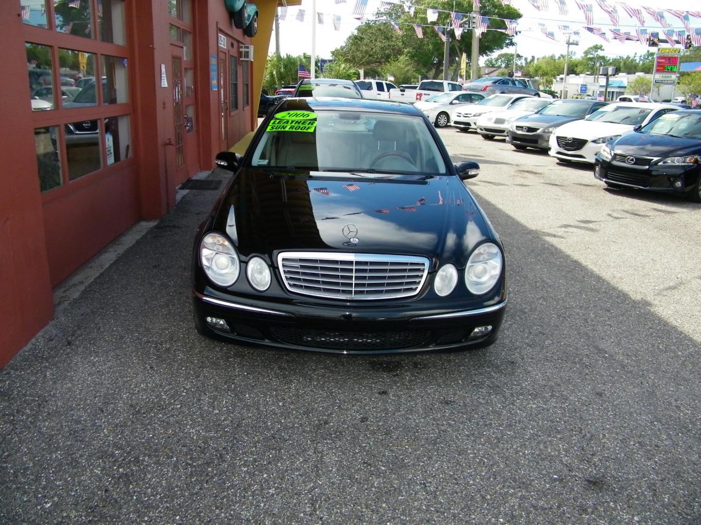 2006 Black /Grey Mercedes-Benz E-Class E350 (WDBUF56J66A) with an 3.5L V6 DOHC 24V engine, Automatic transmission, located at 4000 Bee Ridge Road, Sarasota, FL, 34233, (941) 926-0300, 27.298664, -82.489151 - Photo#0