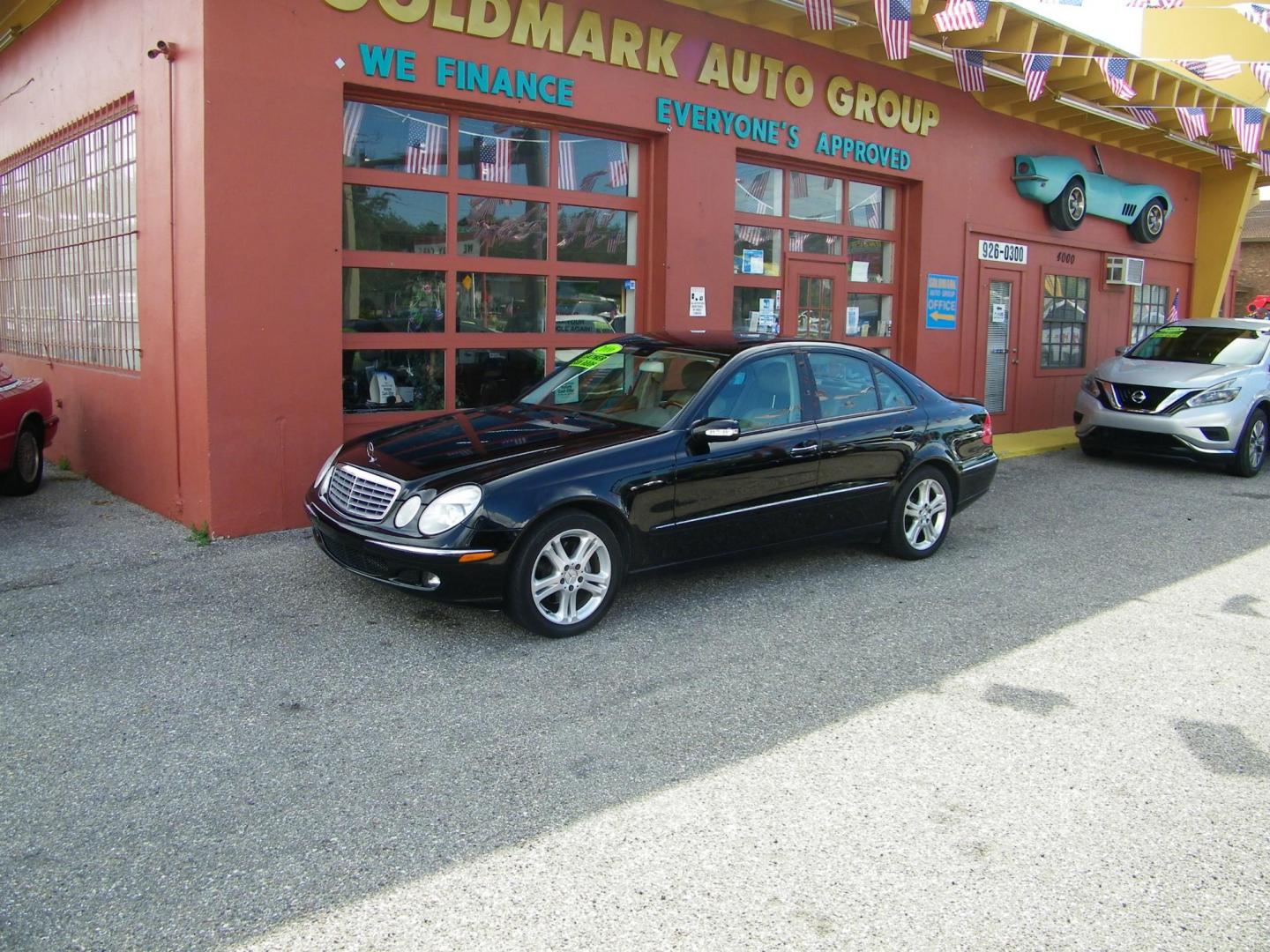 2006 Black /Grey Mercedes-Benz E-Class E350 (WDBUF56J66A) with an 3.5L V6 DOHC 24V engine, Automatic transmission, located at 4000 Bee Ridge Road, Sarasota, FL, 34233, (941) 926-0300, 27.298664, -82.489151 - Photo#2