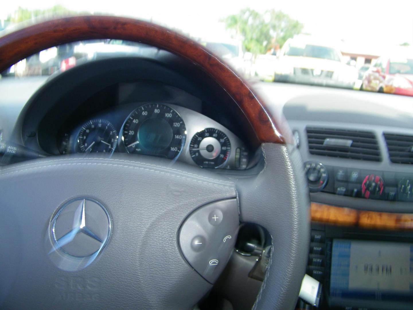 2006 Black /Grey Mercedes-Benz E-Class E350 (WDBUF56J66A) with an 3.5L V6 DOHC 24V engine, Automatic transmission, located at 4000 Bee Ridge Road, Sarasota, FL, 34233, (941) 926-0300, 27.298664, -82.489151 - Photo#21