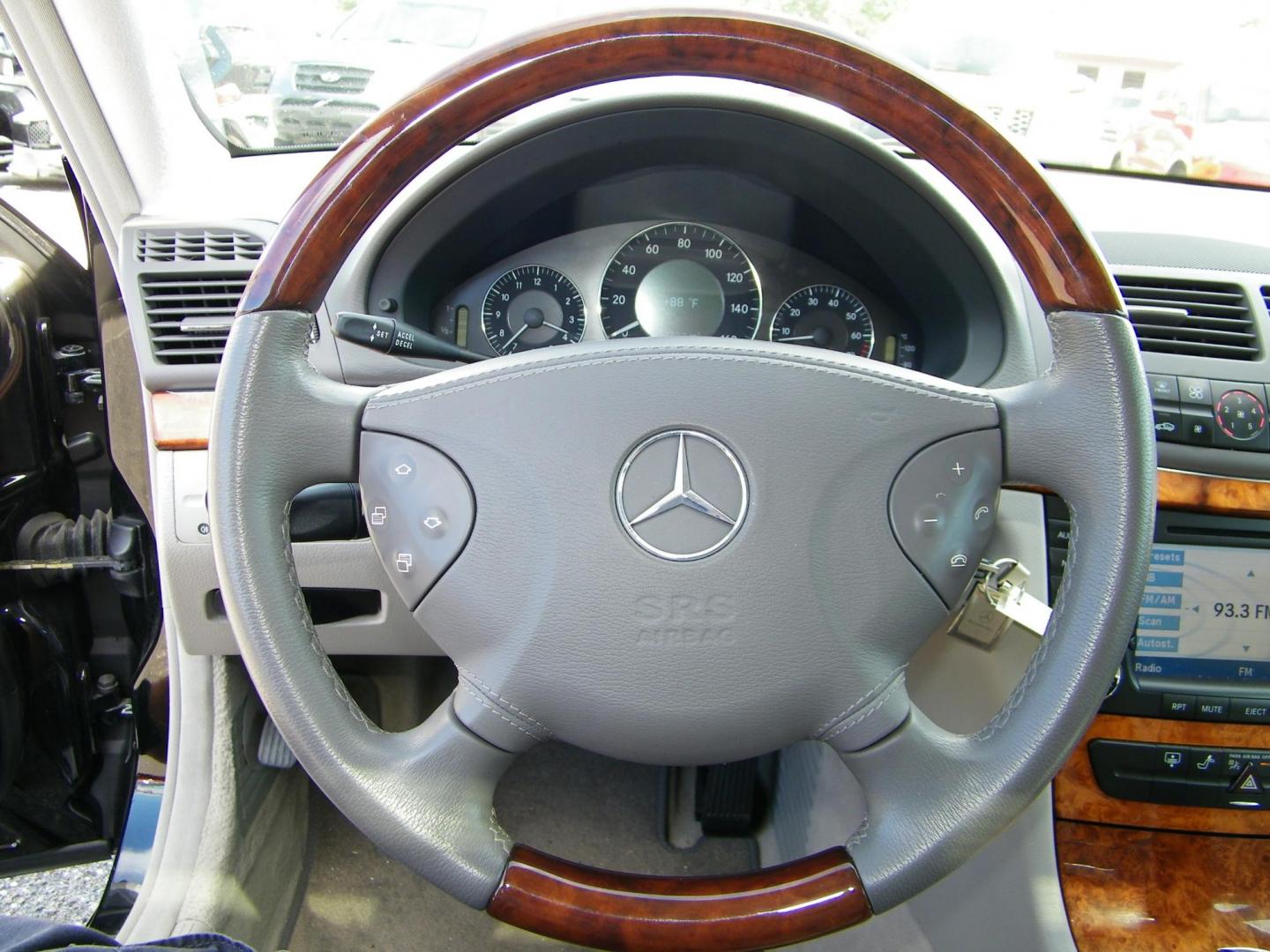 2006 Black /Grey Mercedes-Benz E-Class E350 (WDBUF56J66A) with an 3.5L V6 DOHC 24V engine, Automatic transmission, located at 4000 Bee Ridge Road, Sarasota, FL, 34233, (941) 926-0300, 27.298664, -82.489151 - Photo#22