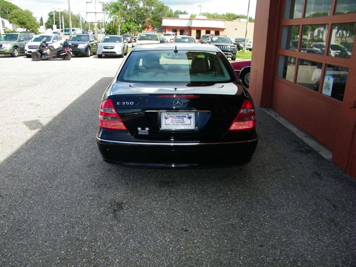 2006 Black /Grey Mercedes-Benz E-Class E350 (WDBUF56J66A) with an 3.5L V6 DOHC 24V engine, Automatic transmission, located at 4000 Bee Ridge Road, Sarasota, FL, 34233, (941) 926-0300, 27.298664, -82.489151 - Photo#6