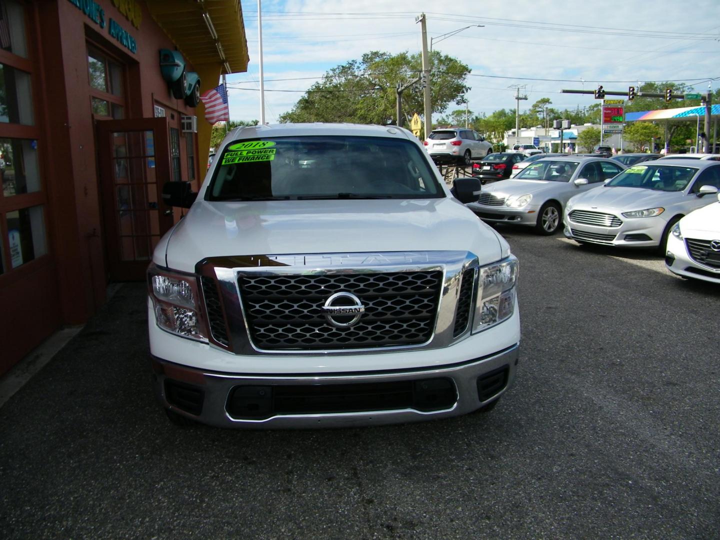 2018 White /Grey Nissan Titan S King Cab 2WD (1N6AA1C69JN) with an 5.6L V8 DOHC 32V engine, 7A transmission, located at 4000 Bee Ridge Road, Sarasota, FL, 34233, (941) 926-0300, 27.298664, -82.489151 - Photo#0