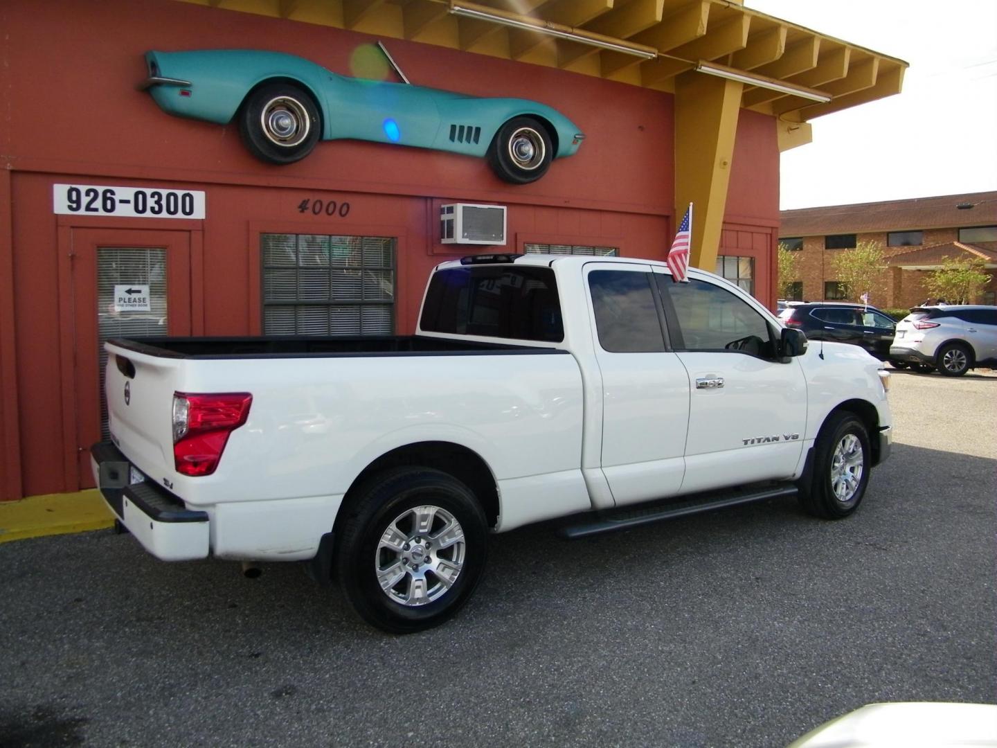 2018 White /Grey Nissan Titan S King Cab 2WD (1N6AA1C69JN) with an 5.6L V8 DOHC 32V engine, 7A transmission, located at 4000 Bee Ridge Road, Sarasota, FL, 34233, (941) 926-0300, 27.298664, -82.489151 - Photo#6