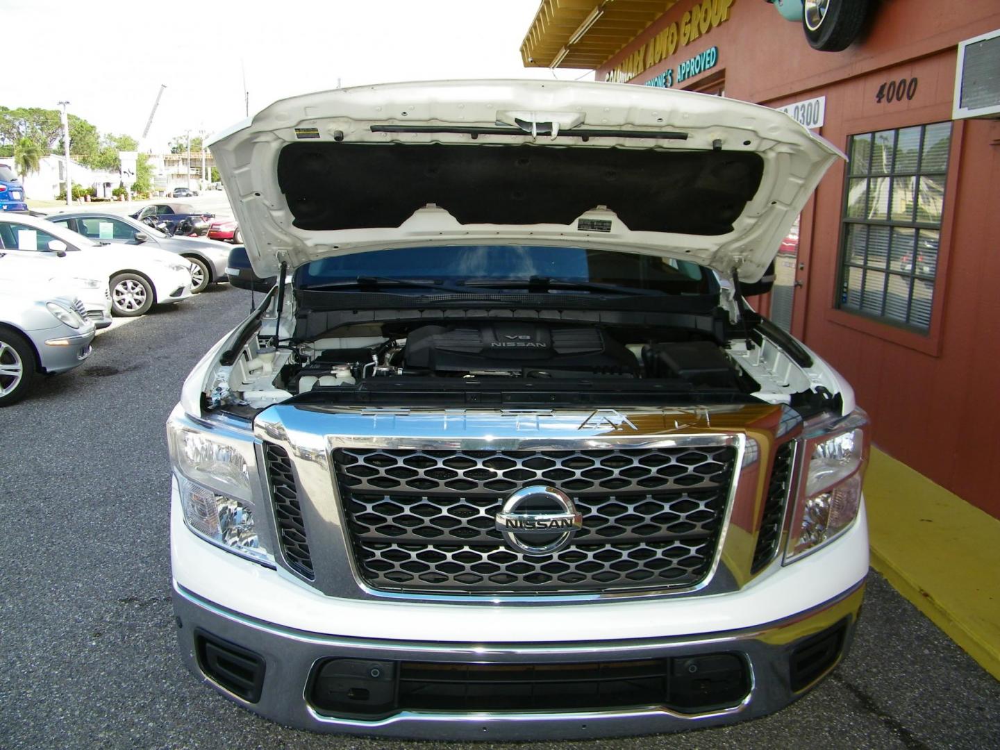 2018 White /Grey Nissan Titan S King Cab 2WD (1N6AA1C69JN) with an 5.6L V8 DOHC 32V engine, 7A transmission, located at 4000 Bee Ridge Road, Sarasota, FL, 34233, (941) 926-0300, 27.298664, -82.489151 - Photo#9