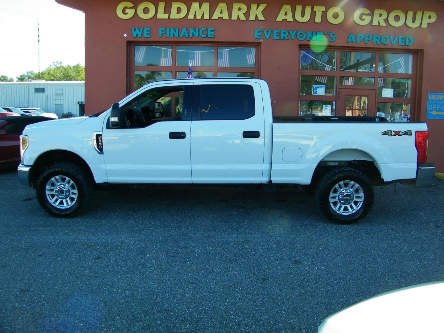 2019 White /Grey Ford F-250 SD King Ranch Crew Cab 4WD (1FT7W2B62KE) with an 6.2L V8 OHV 16V engine, 6A transmission, located at 4000 Bee Ridge Road, Sarasota, FL, 34233, (941) 926-0300, 27.298664, -82.489151 - Photo#1