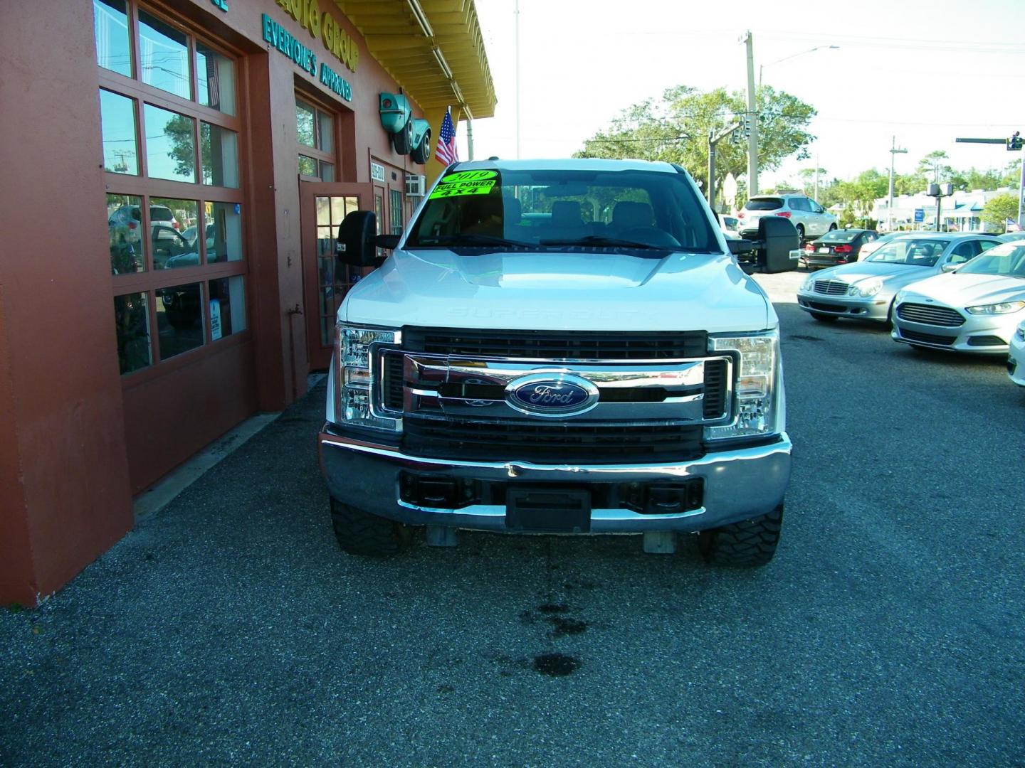 2019 White /Grey Ford F-250 SD King Ranch Crew Cab 4WD (1FT7W2B62KE) with an 6.2L V8 OHV 16V engine, 6A transmission, located at 4000 Bee Ridge Road, Sarasota, FL, 34233, (941) 926-0300, 27.298664, -82.489151 - Photo#2