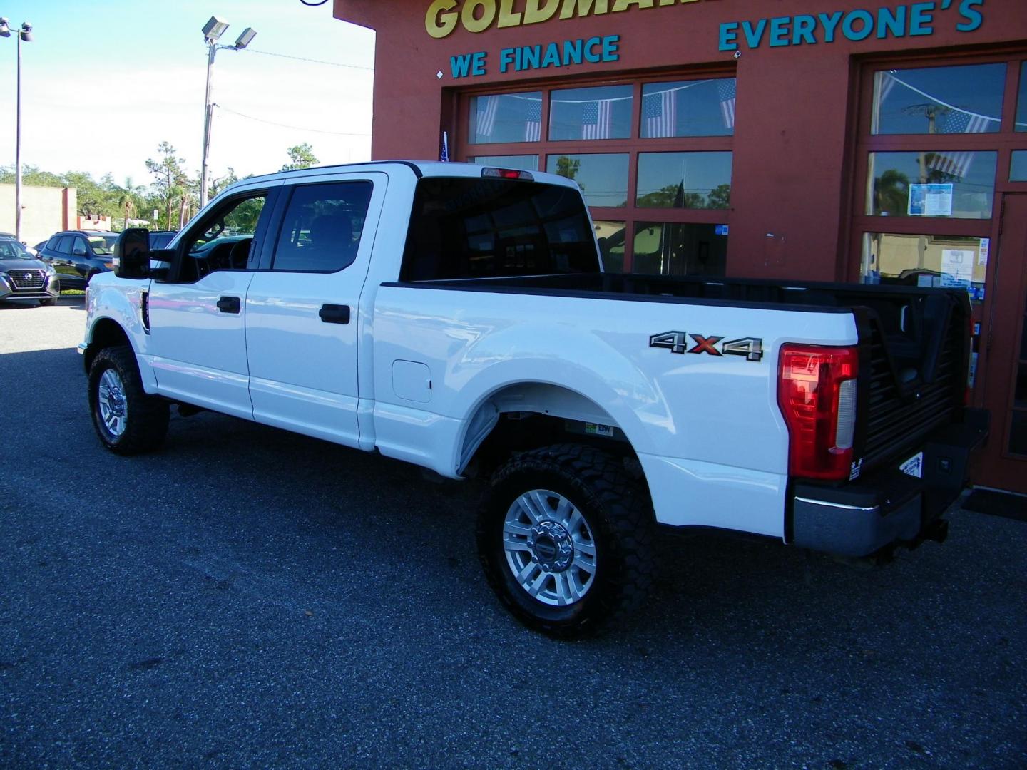 2019 White /Grey Ford F-250 SD King Ranch Crew Cab 4WD (1FT7W2B62KE) with an 6.2L V8 OHV 16V engine, 6A transmission, located at 4000 Bee Ridge Road, Sarasota, FL, 34233, (941) 926-0300, 27.298664, -82.489151 - Photo#3