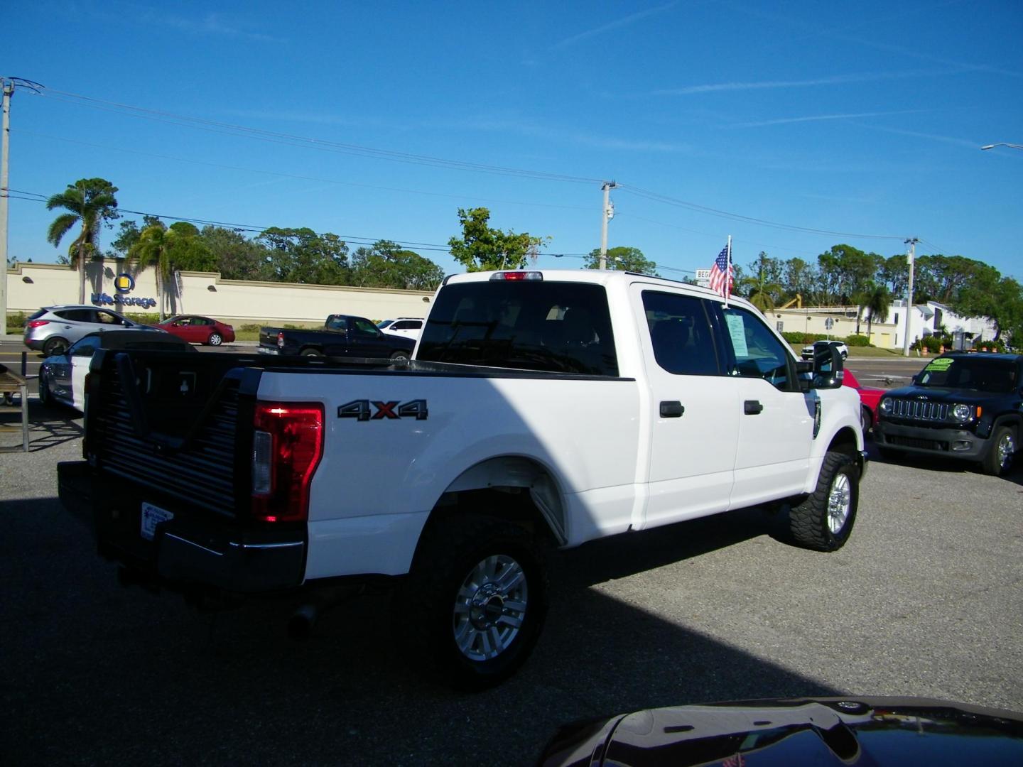 2019 White /Grey Ford F-250 SD King Ranch Crew Cab 4WD (1FT7W2B62KE) with an 6.2L V8 OHV 16V engine, 6A transmission, located at 4000 Bee Ridge Road, Sarasota, FL, 34233, (941) 926-0300, 27.298664, -82.489151 - Photo#4