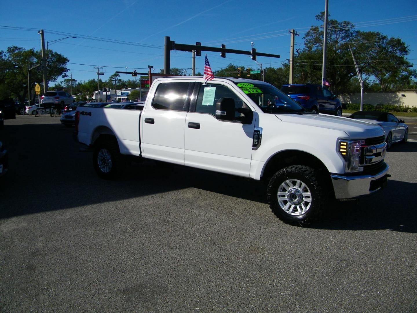 2019 White /Grey Ford F-250 SD King Ranch Crew Cab 4WD (1FT7W2B62KE) with an 6.2L V8 OHV 16V engine, 6A transmission, located at 4000 Bee Ridge Road, Sarasota, FL, 34233, (941) 926-0300, 27.298664, -82.489151 - Photo#7