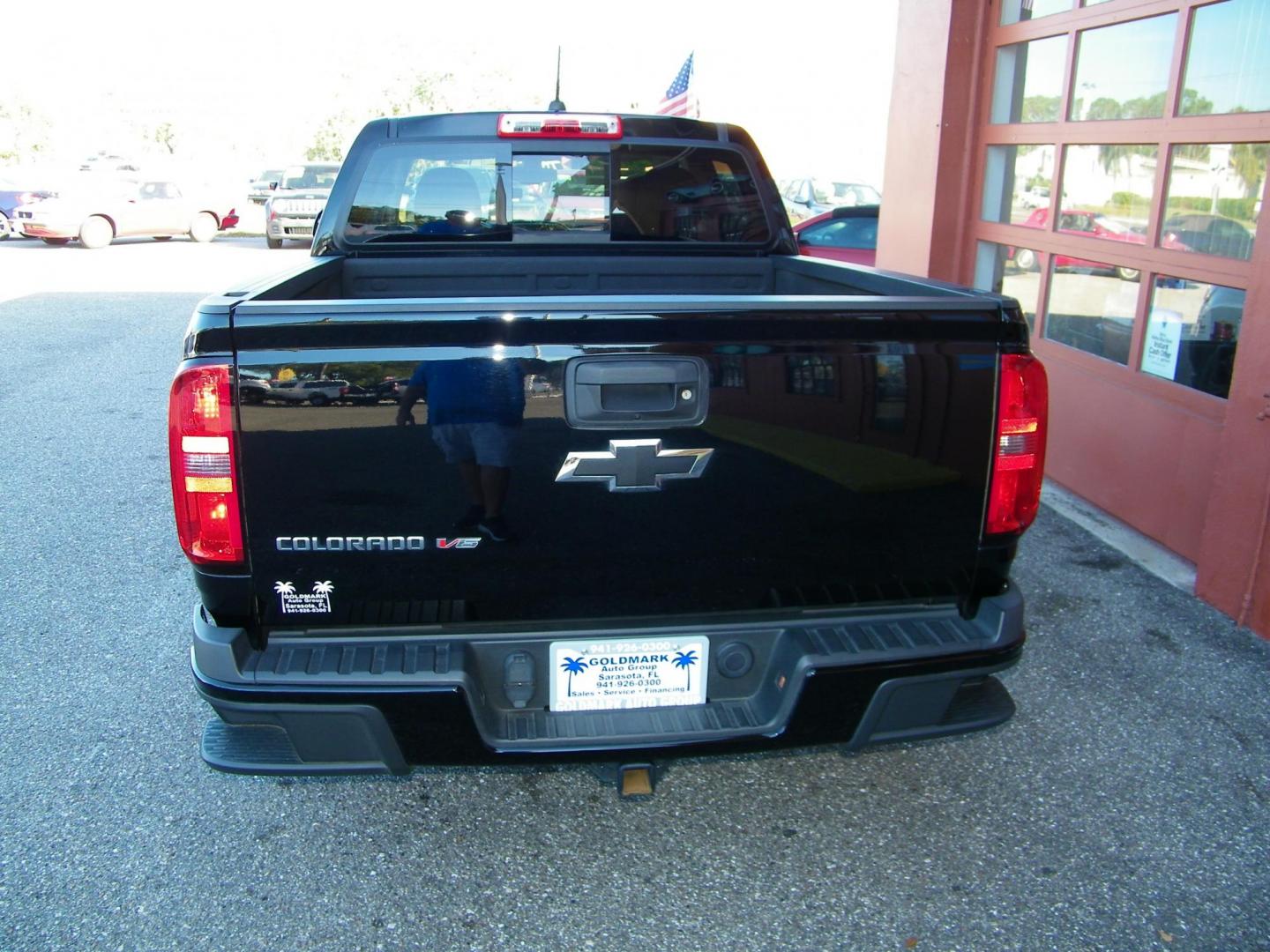 2017 Black /Black Chevrolet Colorado Z71 Crew Cab 2WD Short Box (1GCGSDEN0H1) with an 3.6L V6 DOHC 24V GAS engine, 6A transmission, located at 4000 Bee Ridge Road, Sarasota, FL, 34233, (941) 926-0300, 27.298664, -82.489151 - Photo#3