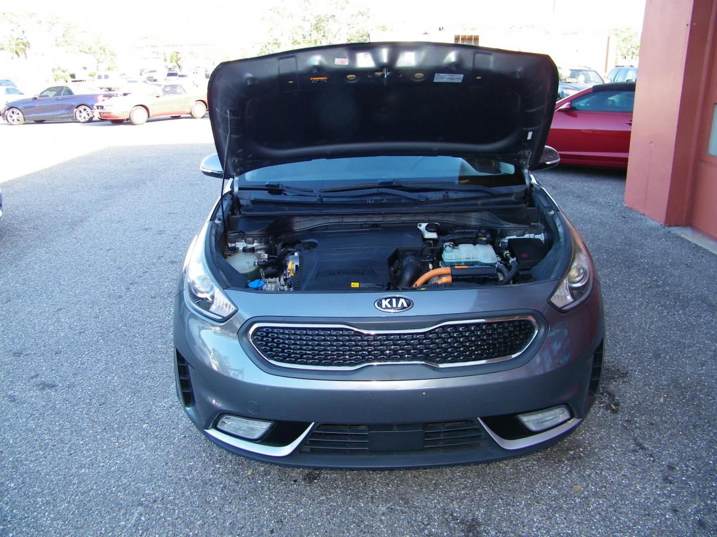 2017 Gray /Black Kia Niro EX (KNDCC3LC5H5) with an 2.0L L4 DOHC 16V HYBRID engine, 6A transmission, located at 4000 Bee Ridge Road, Sarasota, FL, 34233, (941) 926-0300, 27.298664, -82.489151 - Photo#8