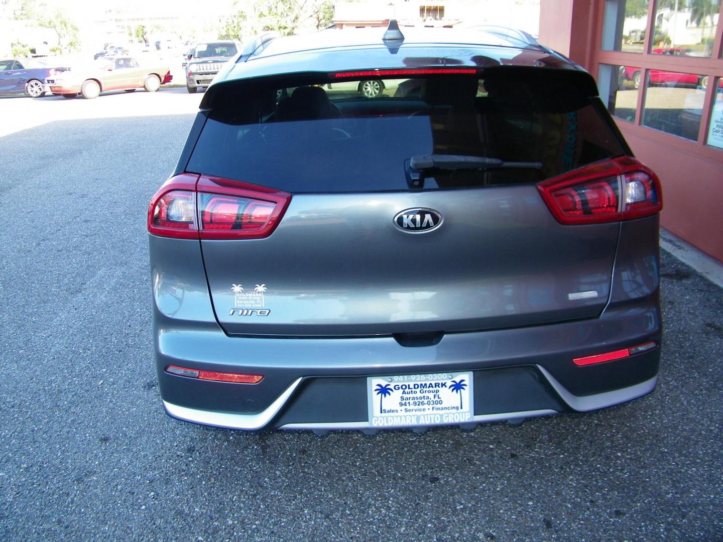 2017 Gray /Black Kia Niro EX (KNDCC3LC5H5) with an 2.0L L4 DOHC 16V HYBRID engine, 6A transmission, located at 4000 Bee Ridge Road, Sarasota, FL, 34233, (941) 926-0300, 27.298664, -82.489151 - Photo#9