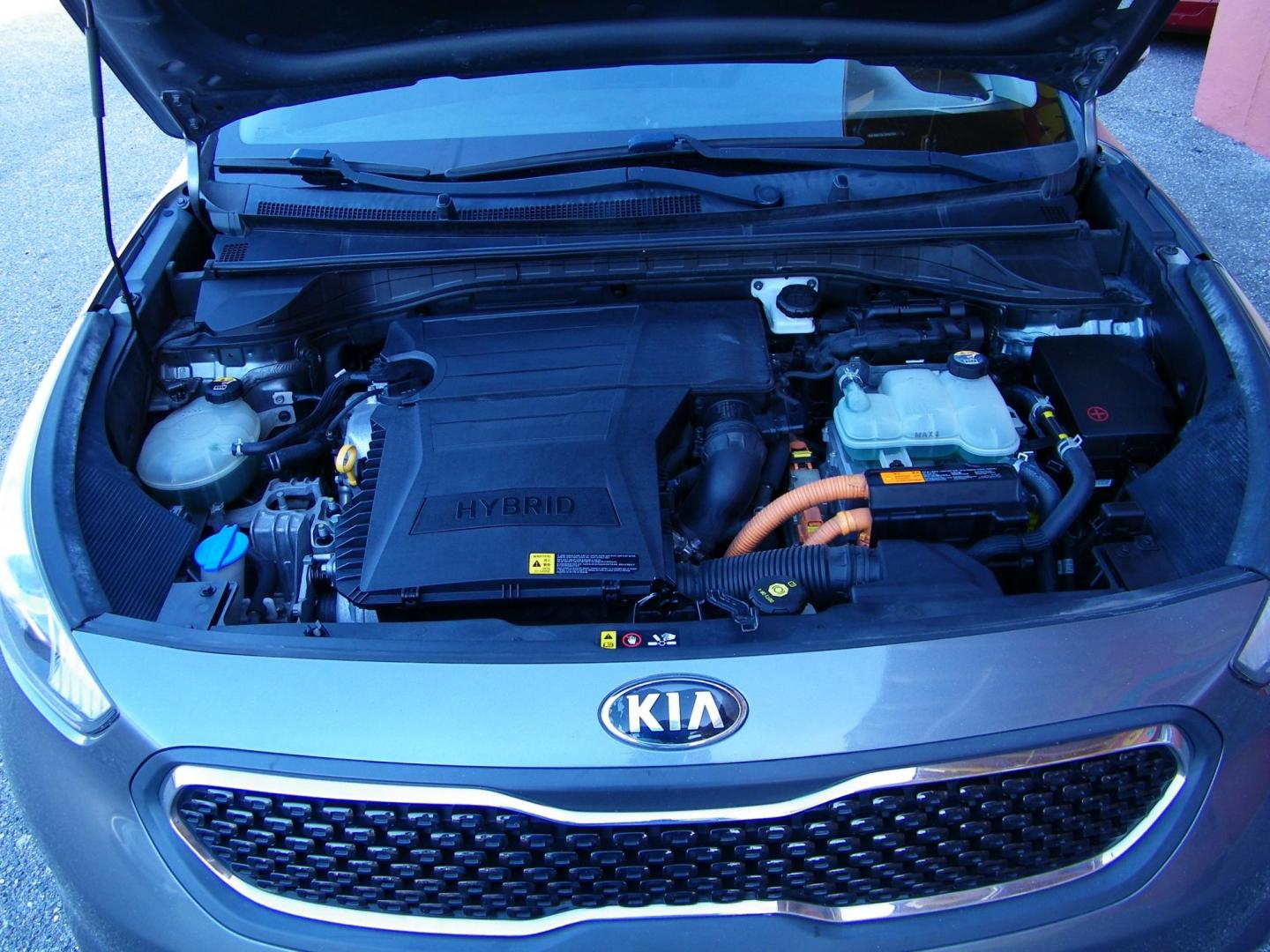 2017 Gray /Black Kia Niro EX (KNDCC3LC5H5) with an 2.0L L4 DOHC 16V HYBRID engine, 6A transmission, located at 4000 Bee Ridge Road, Sarasota, FL, 34233, (941) 926-0300, 27.298664, -82.489151 - Photo#10