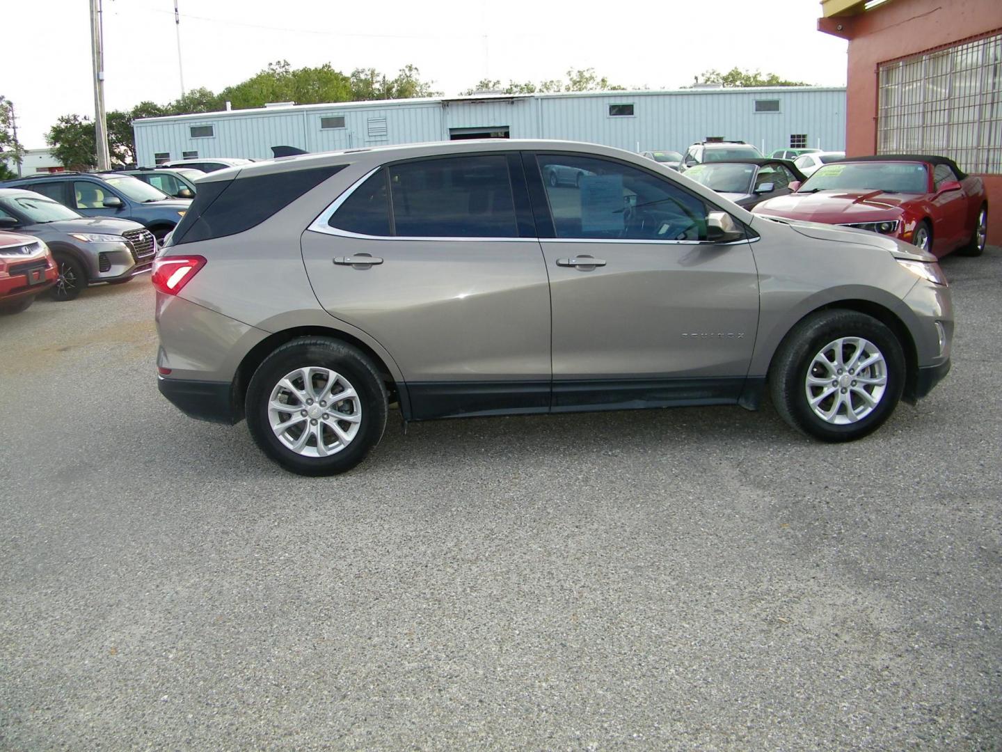 2019 Brown /Beige Chevrolet Equinox LT 2WD (3GNAXKEV2KS) with an 1.5L L4 DIR DOHC 16V TURBO engine, 6A transmission, located at 4000 Bee Ridge Road, Sarasota, FL, 34233, (941) 926-0300, 27.298664, -82.489151 - Photo#5