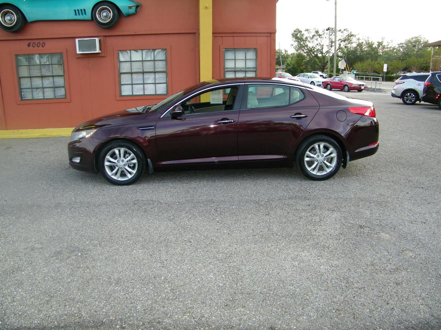 2013 Maroon /Beige Kia Optima EX (5XXGN4A77DG) with an 2.4L L4 DOHC 16V engine, 6-Speed Automatic transmission, located at 4000 Bee Ridge Road, Sarasota, FL, 34233, (941) 926-0300, 27.298664, -82.489151 - Photo#4