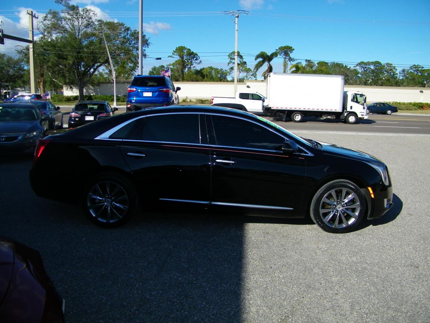 2013 Black /Black Cadillac XTS Luxury (2G61P5S33D9) with an 3.6L V6 DOHC 24V engine, 6-Speed Automatic transmission, located at 4000 Bee Ridge Road, Sarasota, FL, 34233, (941) 926-0300, 27.298664, -82.489151 - Photo#6