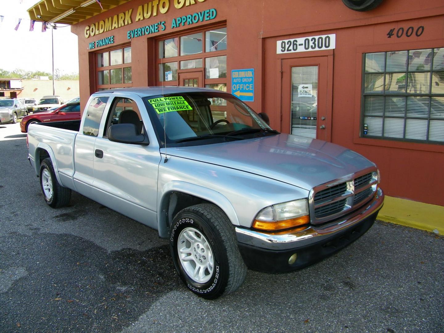 2004 Silver /Gray Dodge Dakota SLT Club Cab 2WD (1D7GL42K84S) with an 3.7L V6 SOHC 12V engine, Automatic transmission, located at 4000 Bee Ridge Road, Sarasota, FL, 34233, (941) 926-0300, 27.298664, -82.489151 - Photo#3