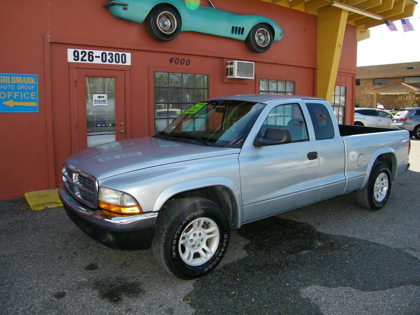 2004 Silver /Gray Dodge Dakota SLT Club Cab 2WD (1D7GL42K84S) with an 3.7L V6 SOHC 12V engine, Automatic transmission, located at 4000 Bee Ridge Road, Sarasota, FL, 34233, (941) 926-0300, 27.298664, -82.489151 - Photo#2
