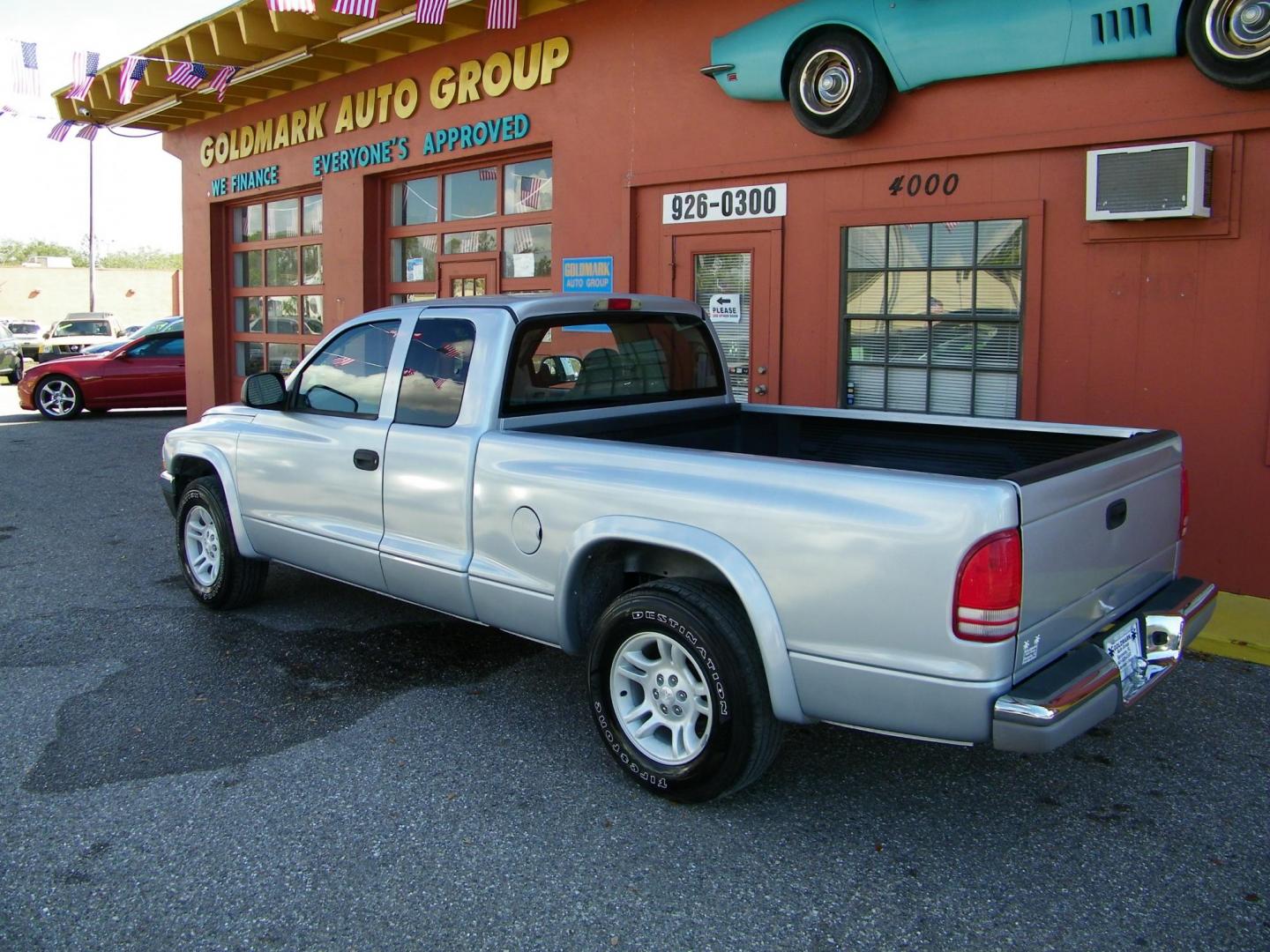2004 Silver /Gray Dodge Dakota SLT Club Cab 2WD (1D7GL42K84S) with an 3.7L V6 SOHC 12V engine, Automatic transmission, located at 4000 Bee Ridge Road, Sarasota, FL, 34233, (941) 926-0300, 27.298664, -82.489151 - Photo#4