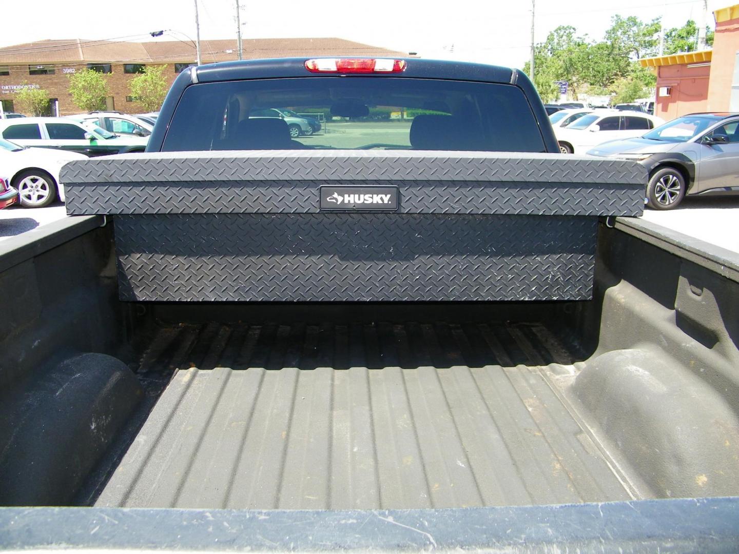 2012 Black /Grey Chevrolet Silverado 1500 LS Extended Cab 2WD (1GCRCREA5CZ) with an 4.8L V8 OHV 16V engine, 4-Speed Automatic transmission, located at 4000 Bee Ridge Road, Sarasota, FL, 34233, (941) 926-0300, 27.298664, -82.489151 - Photo#5