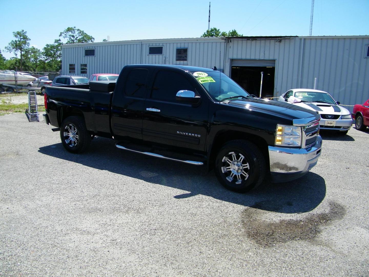 2012 Black /Grey Chevrolet Silverado 1500 LS Extended Cab 2WD (1GCRCREA5CZ) with an 4.8L V8 OHV 16V engine, 4-Speed Automatic transmission, located at 4000 Bee Ridge Road, Sarasota, FL, 34233, (941) 926-0300, 27.298664, -82.489151 - Photo#8