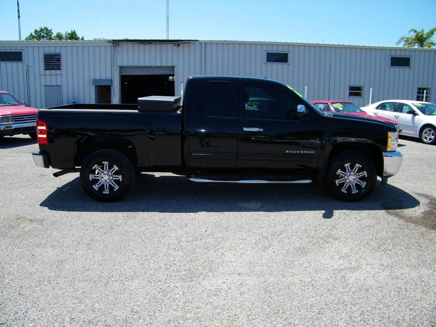 2012 Black /Grey Chevrolet Silverado 1500 LS Extended Cab 2WD (1GCRCREA5CZ) with an 4.8L V8 OHV 16V engine, 4-Speed Automatic transmission, located at 4000 Bee Ridge Road, Sarasota, FL, 34233, (941) 926-0300, 27.298664, -82.489151 - Photo#7