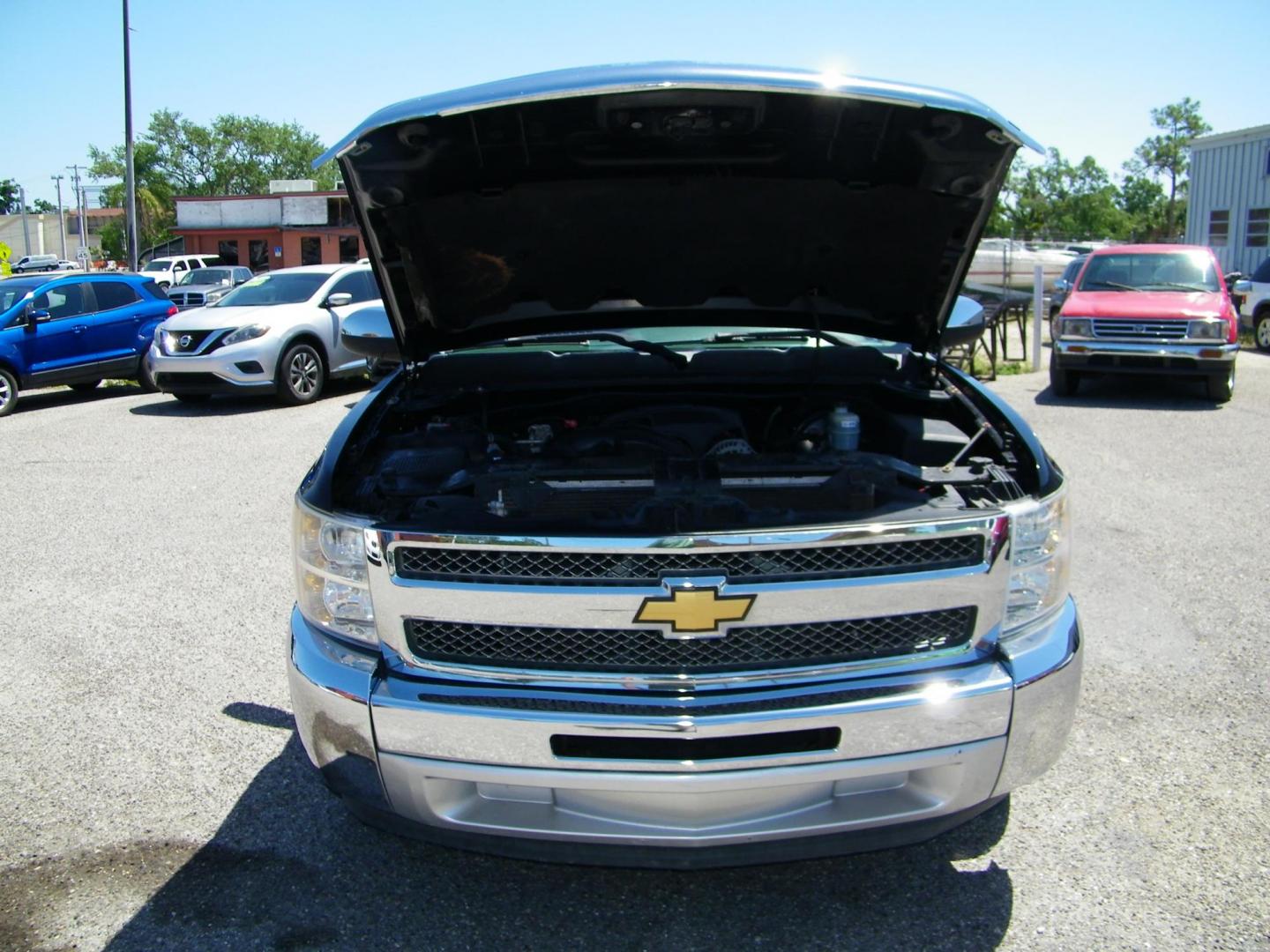 2012 Black /Grey Chevrolet Silverado 1500 LS Extended Cab 2WD (1GCRCREA5CZ) with an 4.8L V8 OHV 16V engine, 4-Speed Automatic transmission, located at 4000 Bee Ridge Road, Sarasota, FL, 34233, (941) 926-0300, 27.298664, -82.489151 - Photo#9