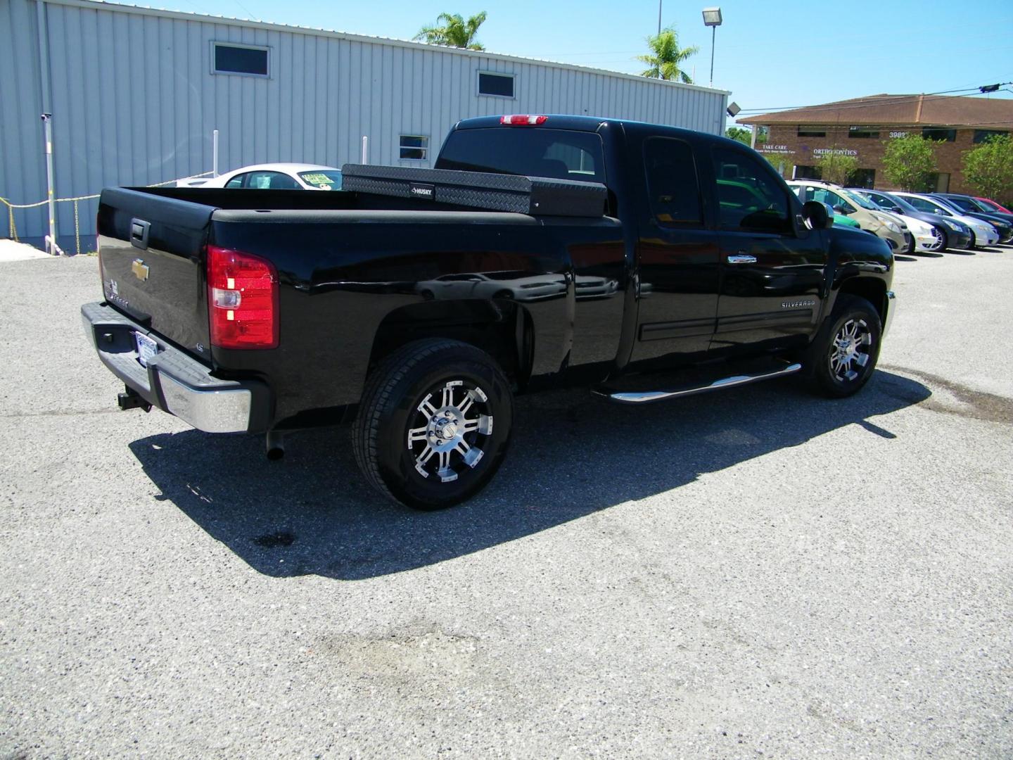 2012 Black /Grey Chevrolet Silverado 1500 LS Extended Cab 2WD (1GCRCREA5CZ) with an 4.8L V8 OHV 16V engine, 4-Speed Automatic transmission, located at 4000 Bee Ridge Road, Sarasota, FL, 34233, (941) 926-0300, 27.298664, -82.489151 - Photo#6
