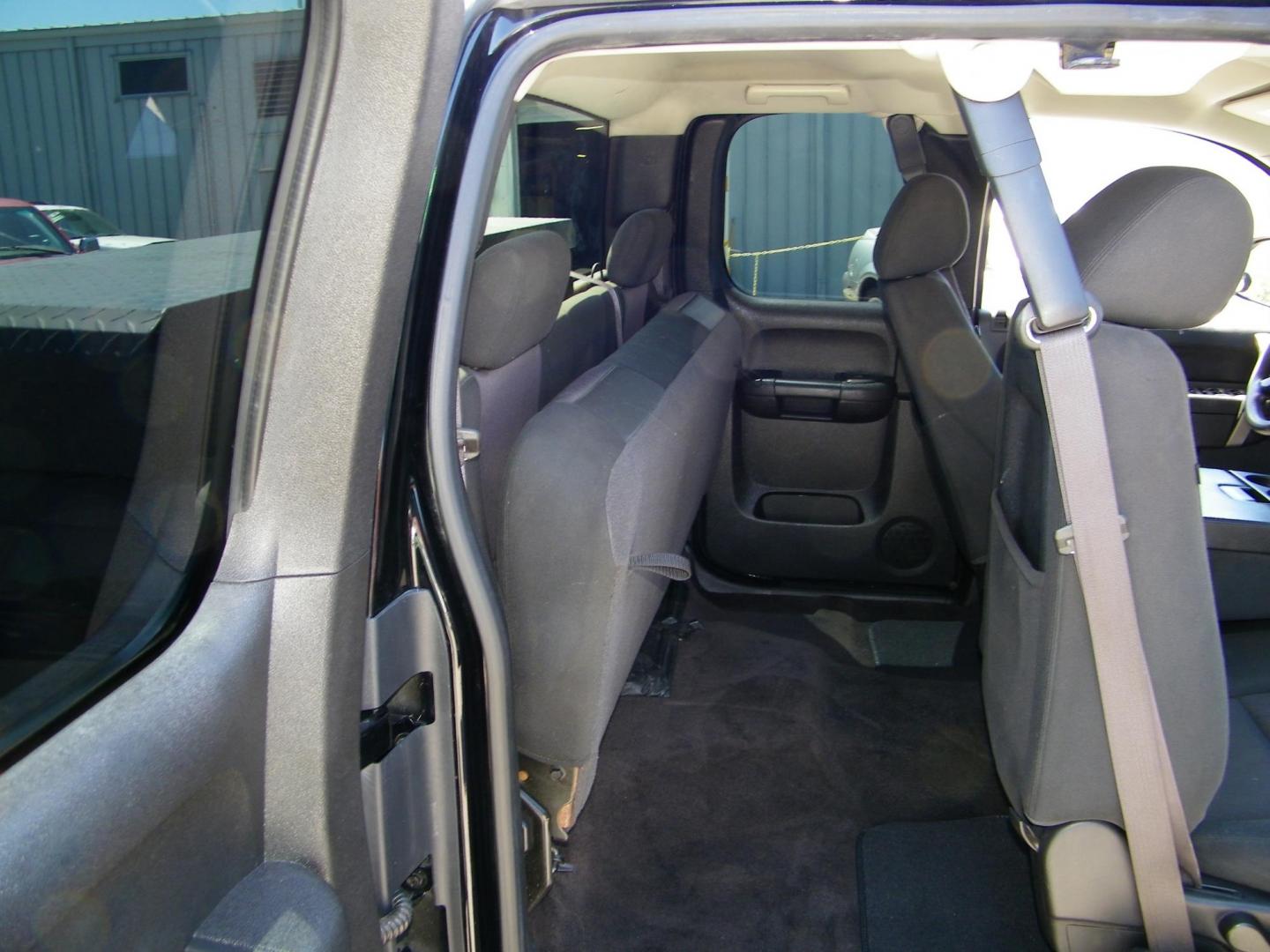 2012 Black /Grey Chevrolet Silverado 1500 LS Extended Cab 2WD (1GCRCREA5CZ) with an 4.8L V8 OHV 16V engine, 4-Speed Automatic transmission, located at 4000 Bee Ridge Road, Sarasota, FL, 34233, (941) 926-0300, 27.298664, -82.489151 - Photo#11
